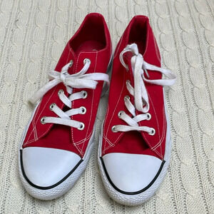 Airwalk Sz 10 Legacee red canvas sneakers. Laces. White trim & stitching